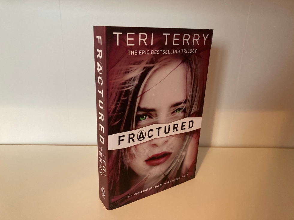 The cover of Fractured by Teri Terry